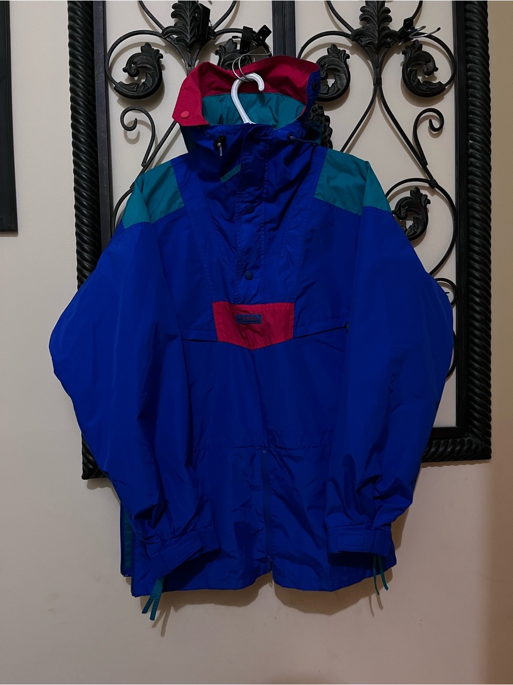 Columbia Sportswear 
Vintage Radial Sleeve
Waterproof Hooded Jacket
Small Men